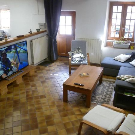 Une Maison Dans Le Village Ribiers Bagian luar foto
