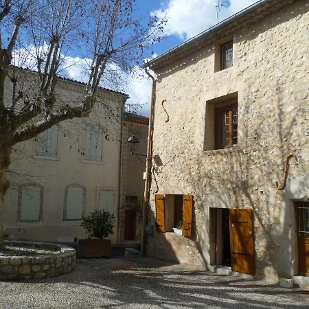 Une Maison Dans Le Village Ribiers Bagian luar foto