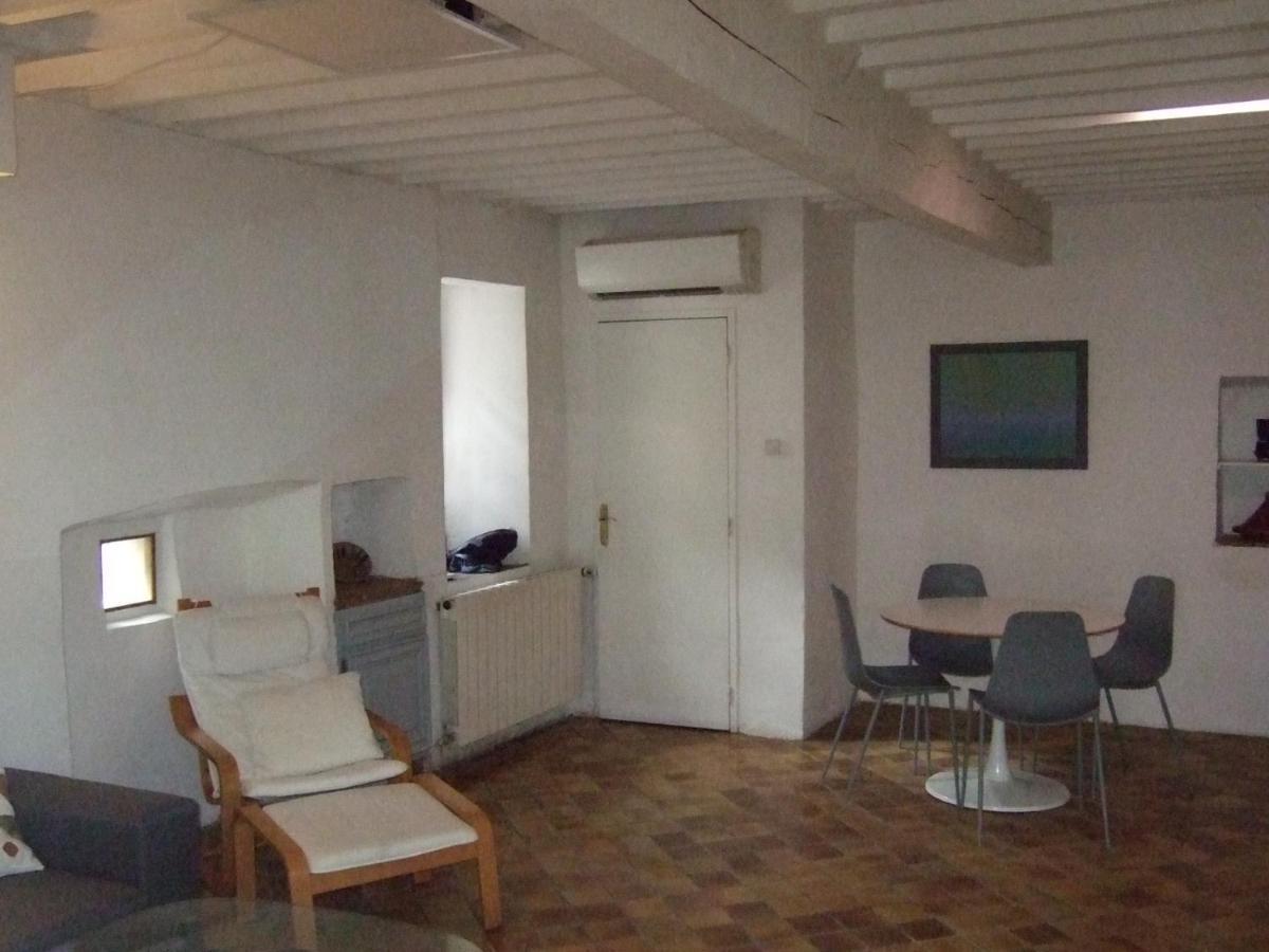 Une Maison Dans Le Village Ribiers Bagian luar foto