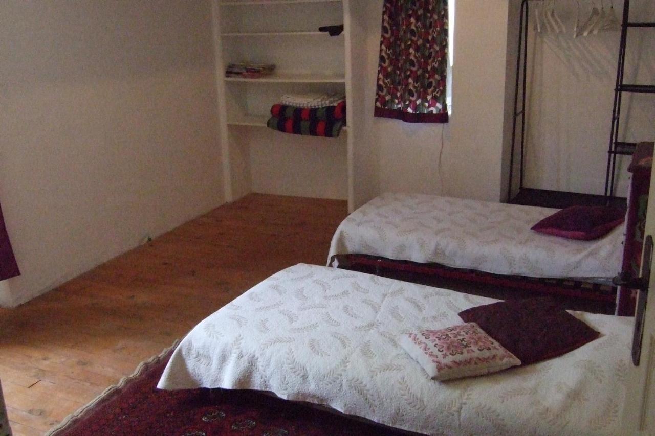 Une Maison Dans Le Village Ribiers Bagian luar foto
