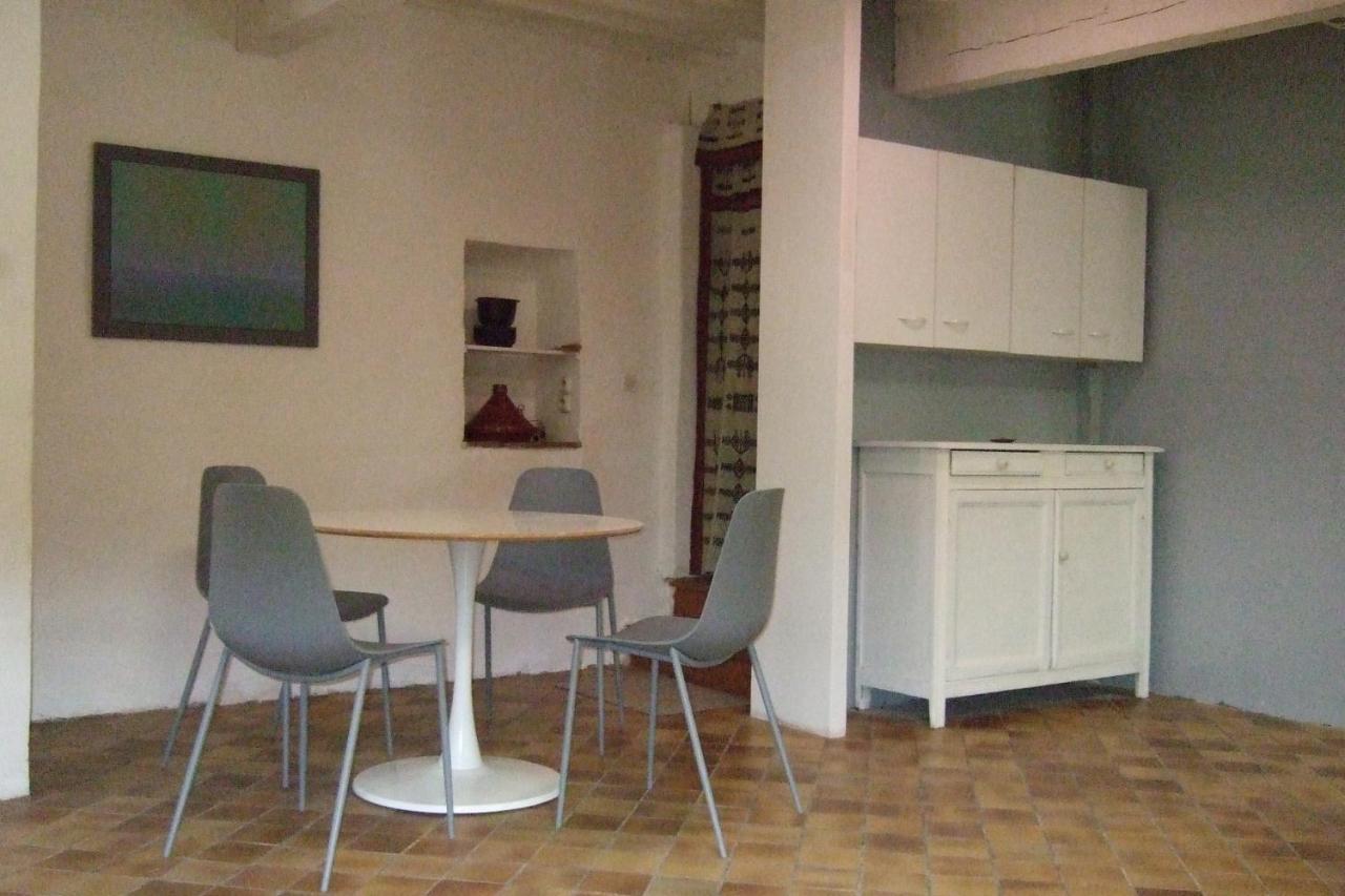 Une Maison Dans Le Village Ribiers Bagian luar foto