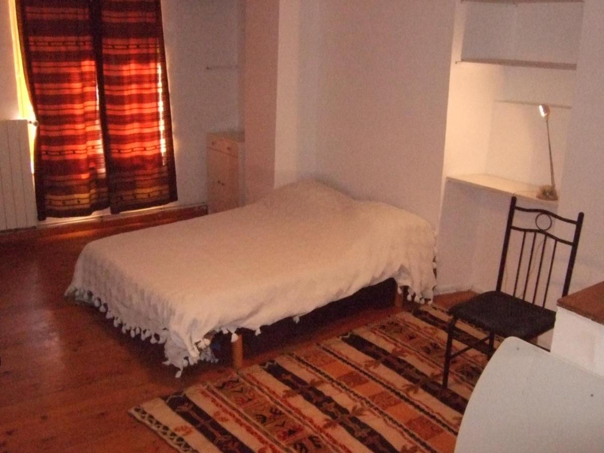 Une Maison Dans Le Village Ribiers Bagian luar foto
