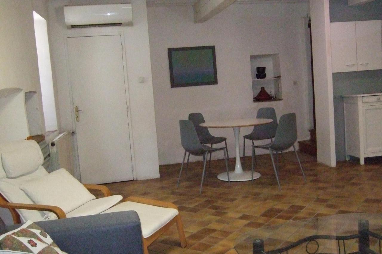 Une Maison Dans Le Village Ribiers Bagian luar foto