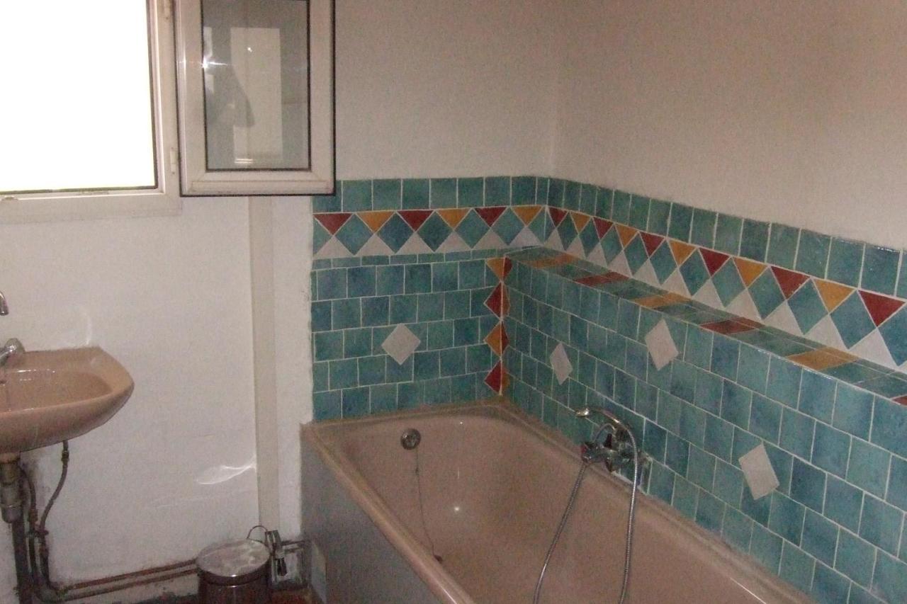 Une Maison Dans Le Village Ribiers Bagian luar foto