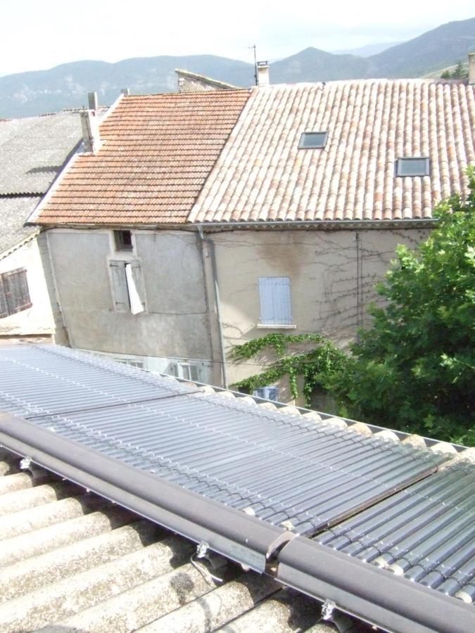 Une Maison Dans Le Village Ribiers Bagian luar foto